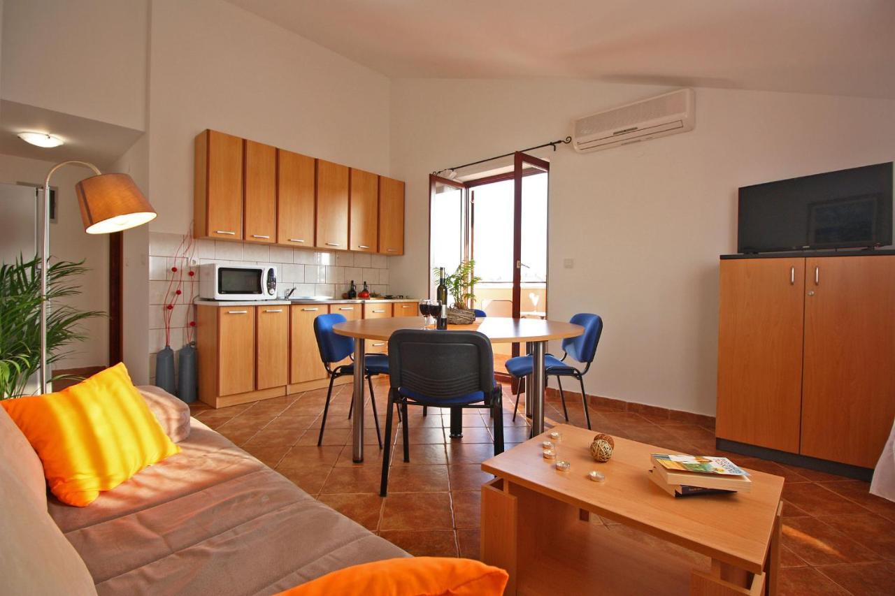 Brijunisol - 3 Apartments Top Position Near The Beautiful Beach 法扎纳 外观 照片