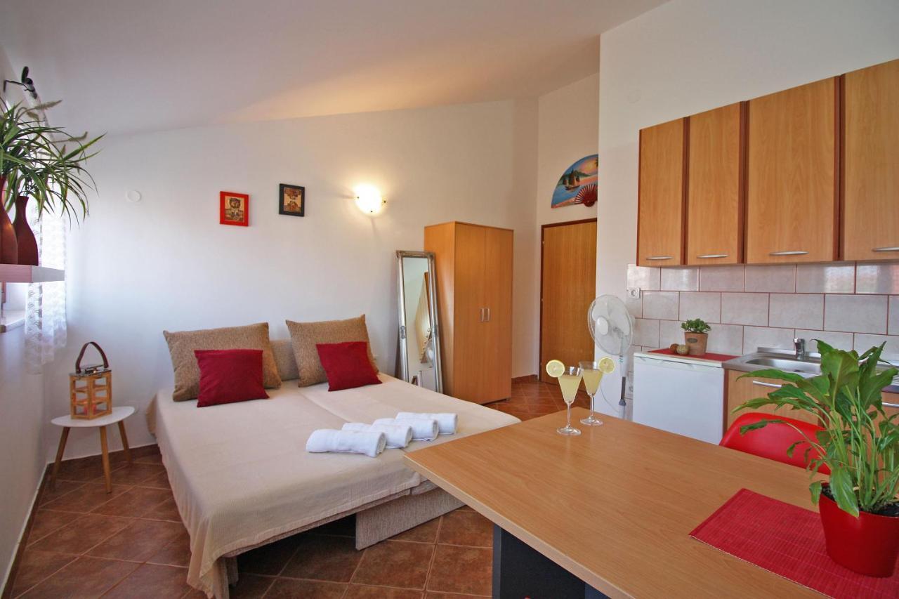 Brijunisol - 3 Apartments Top Position Near The Beautiful Beach 法扎纳 外观 照片
