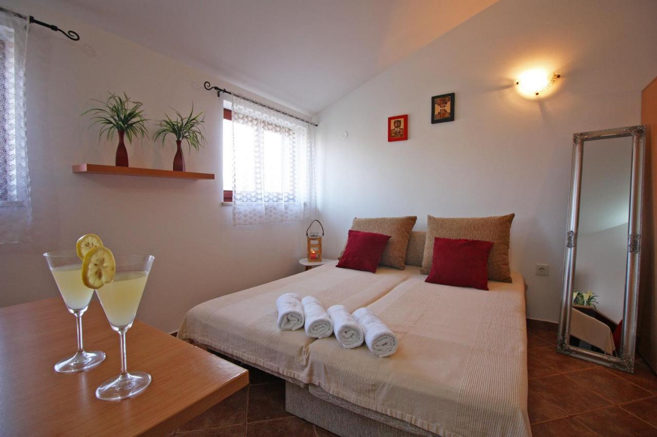 Brijunisol - 3 Apartments Top Position Near The Beautiful Beach 法扎纳 外观 照片
