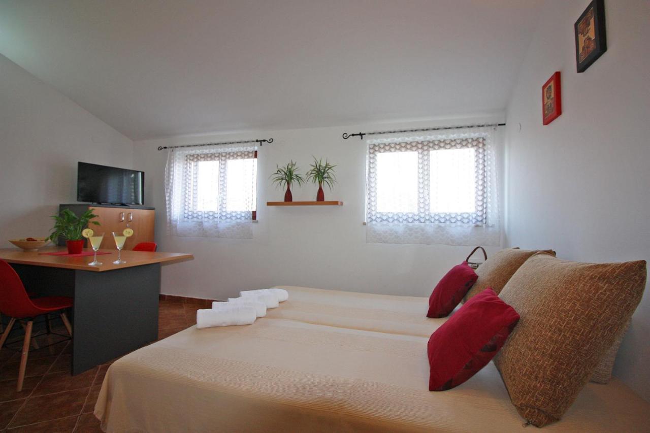 Brijunisol - 3 Apartments Top Position Near The Beautiful Beach 法扎纳 外观 照片