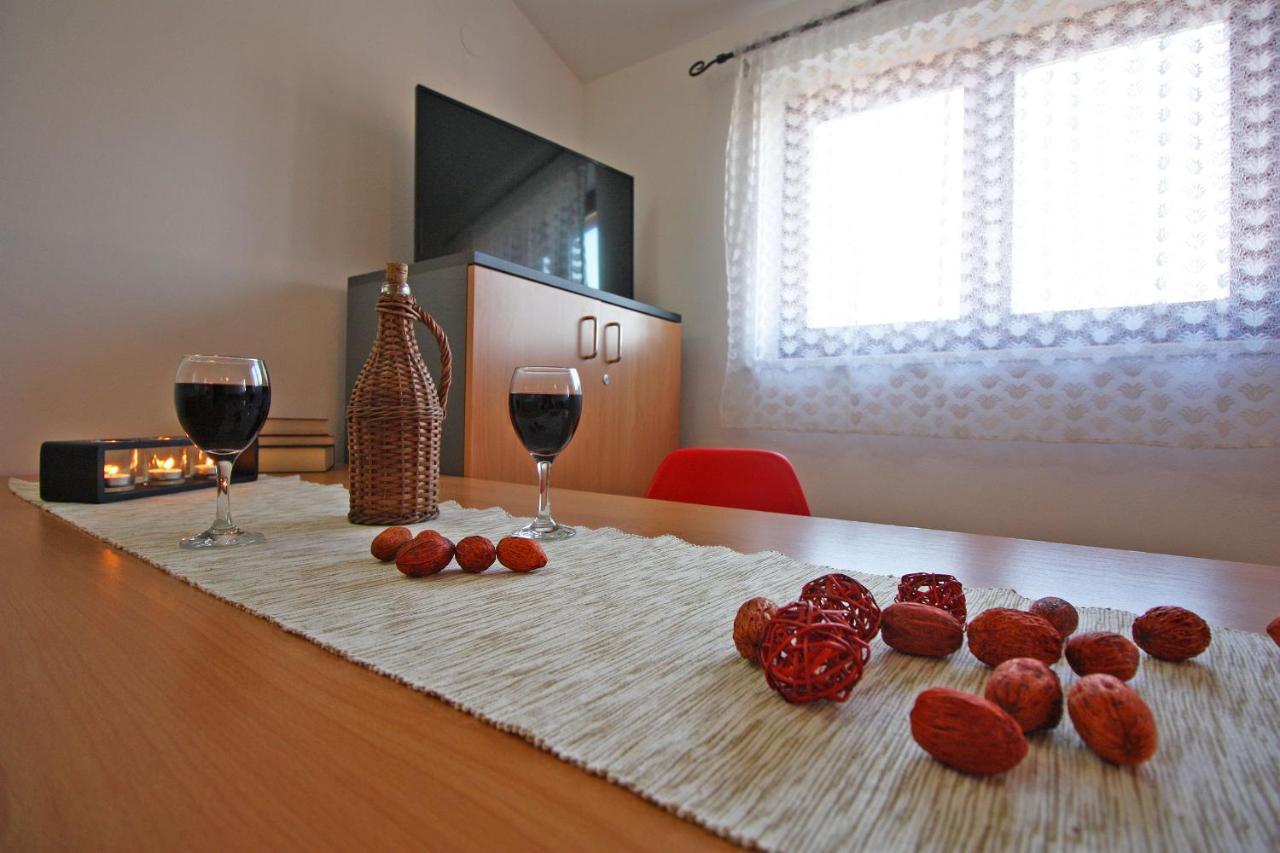 Brijunisol - 3 Apartments Top Position Near The Beautiful Beach 法扎纳 外观 照片