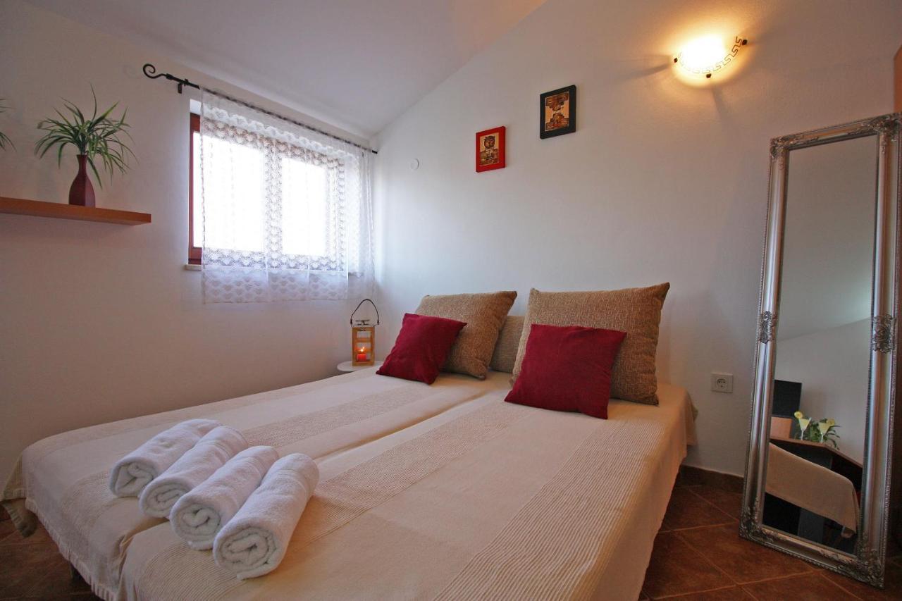 Brijunisol - 3 Apartments Top Position Near The Beautiful Beach 法扎纳 外观 照片