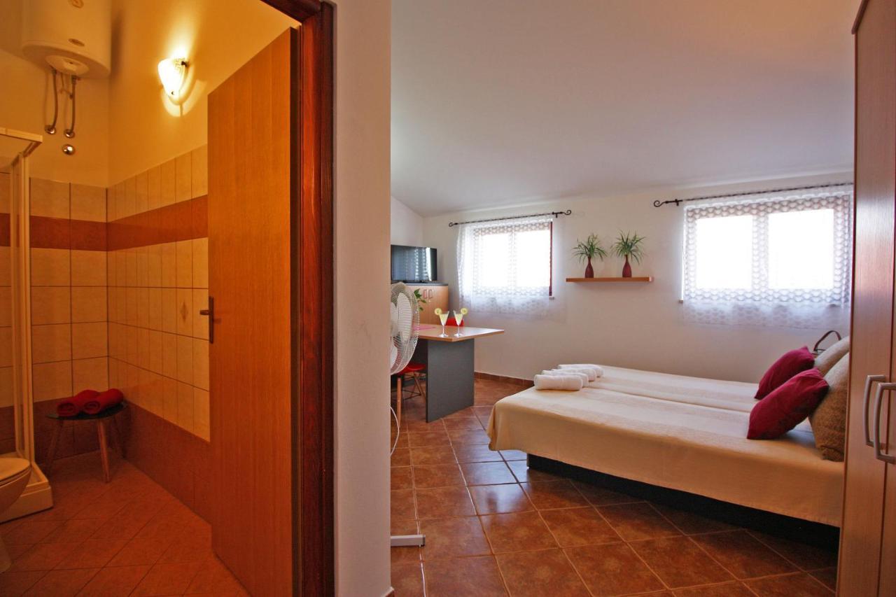 Brijunisol - 3 Apartments Top Position Near The Beautiful Beach 法扎纳 外观 照片