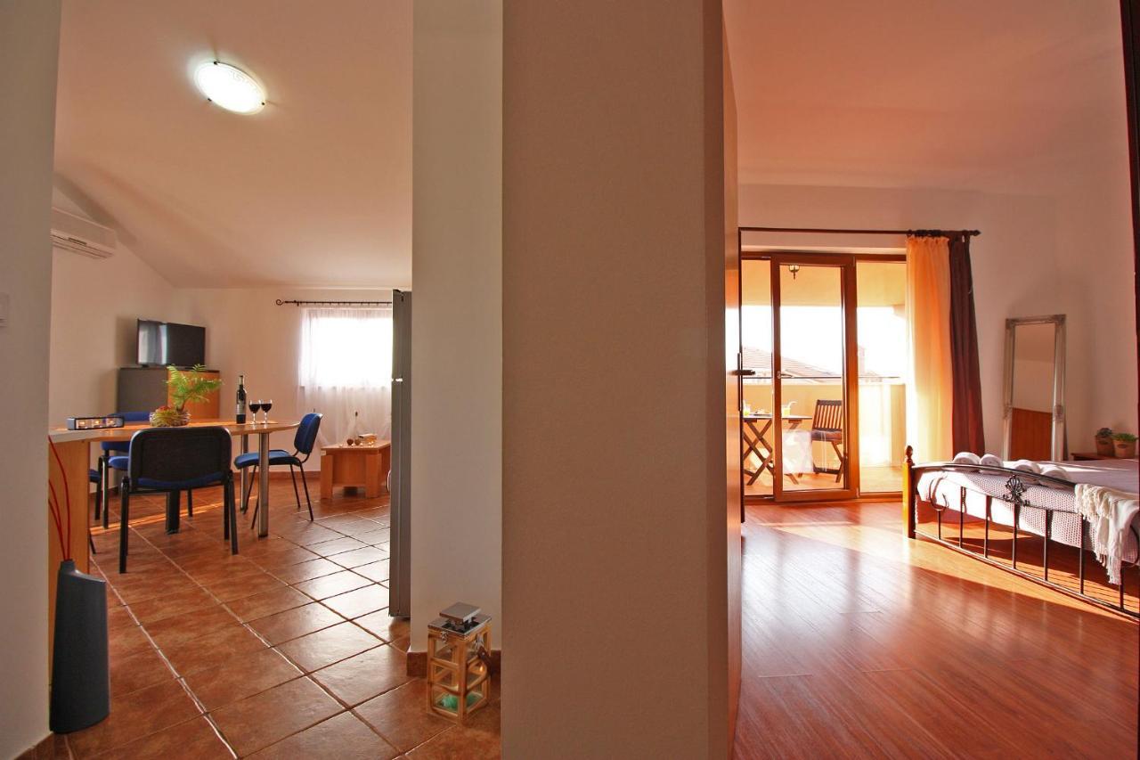 Brijunisol - 3 Apartments Top Position Near The Beautiful Beach 法扎纳 外观 照片