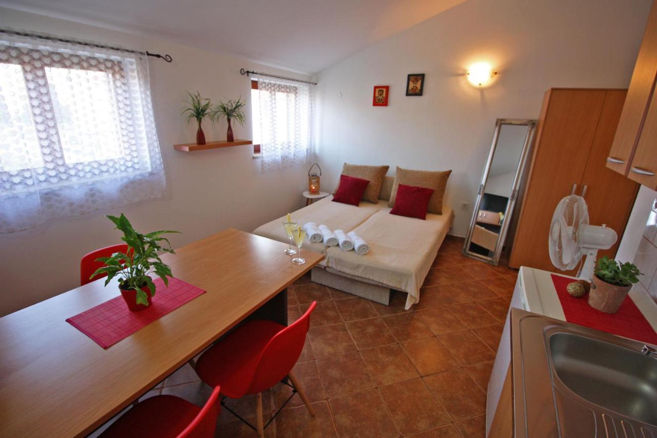 Brijunisol - 3 Apartments Top Position Near The Beautiful Beach 法扎纳 外观 照片