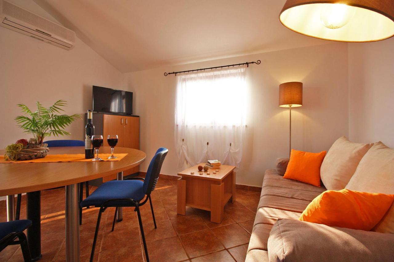 Brijunisol - 3 Apartments Top Position Near The Beautiful Beach 法扎纳 外观 照片