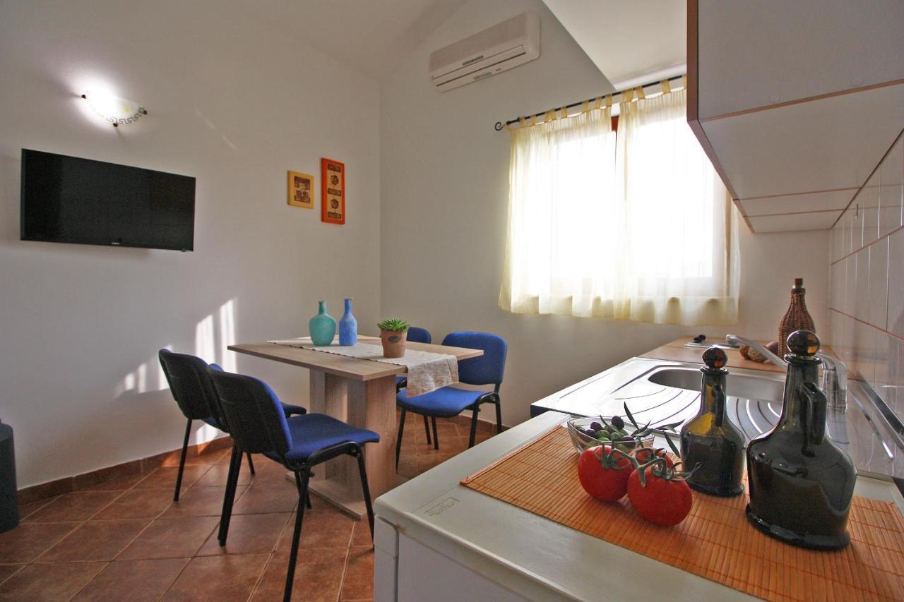 Brijunisol - 3 Apartments Top Position Near The Beautiful Beach 法扎纳 外观 照片